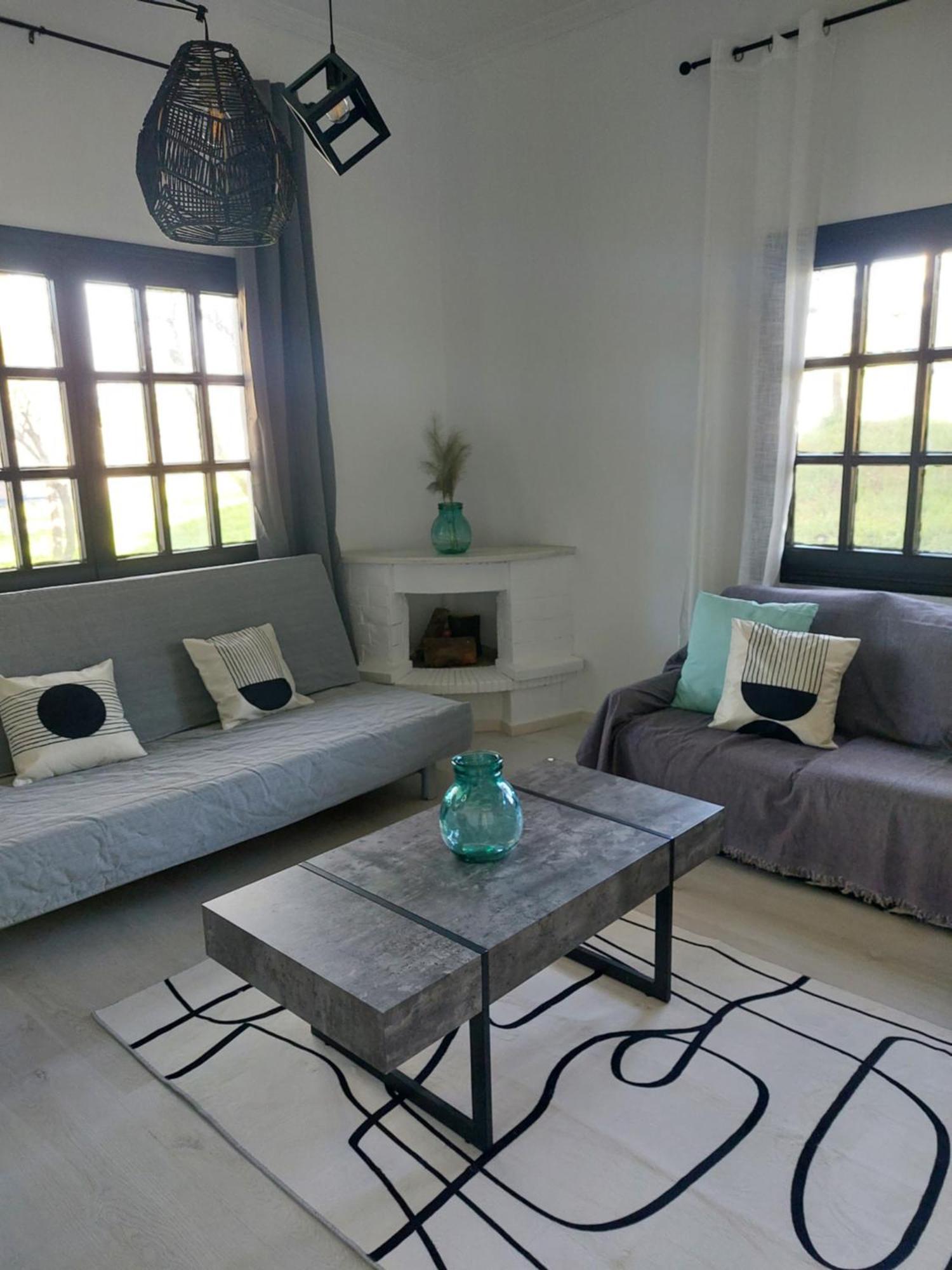 Black N' White Cozy Housegarden อเล็กซานโดรโพลิส ภายนอก รูปภาพ
