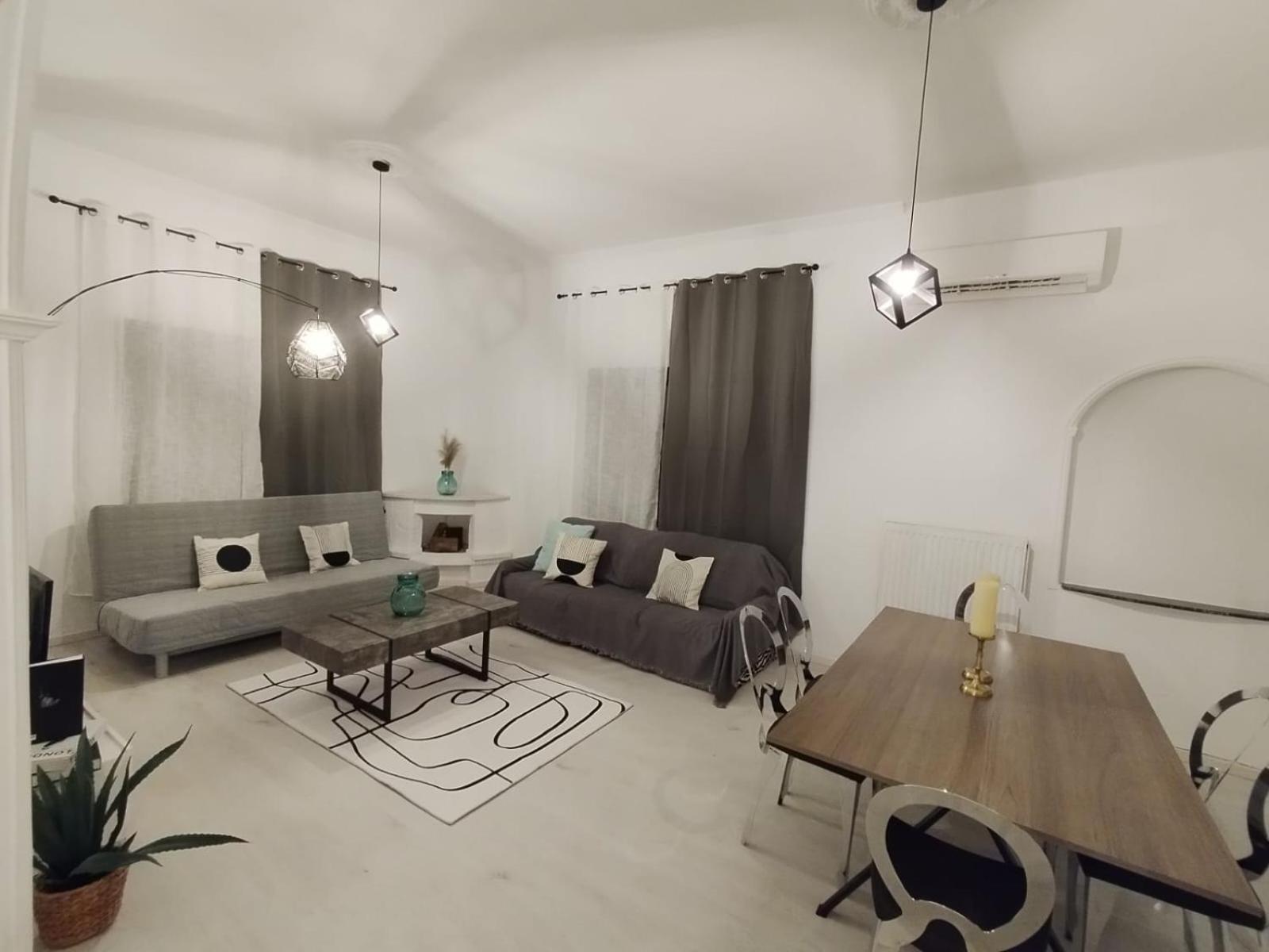 Black N' White Cozy Housegarden อเล็กซานโดรโพลิส ภายนอก รูปภาพ