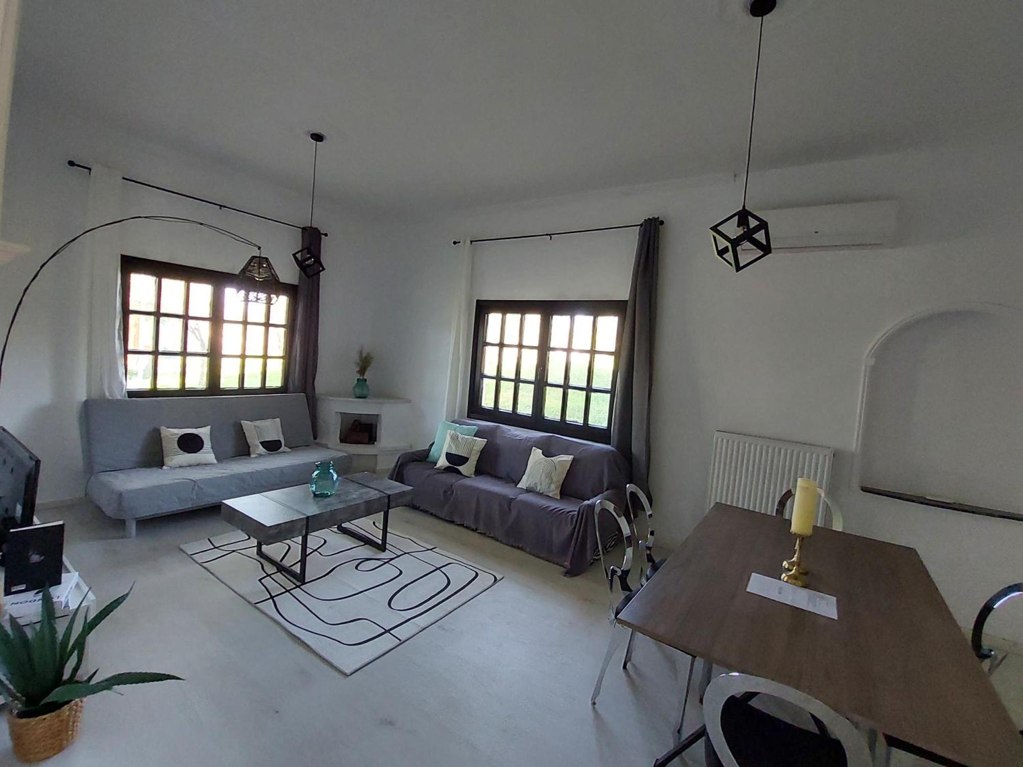 Black N' White Cozy Housegarden อเล็กซานโดรโพลิส ภายนอก รูปภาพ