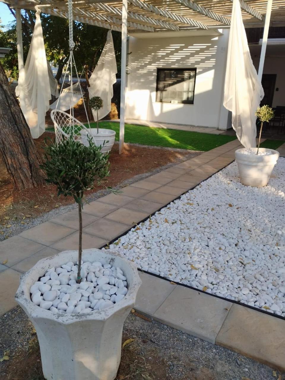 Black N' White Cozy Housegarden อเล็กซานโดรโพลิส ภายนอก รูปภาพ